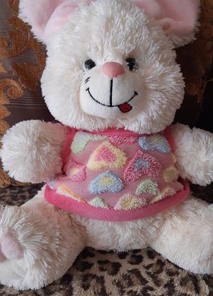 Мягкий красивый зайка