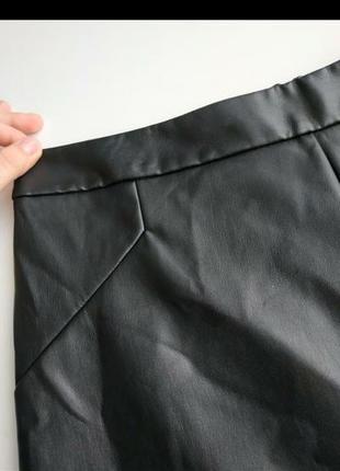 Стильная черная прямая юбка - карандаш миди из эко кожи2 фото