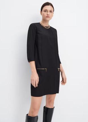 Очаровательное женское платье платье с акцентными замочками