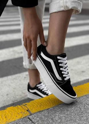 Жіночі замшеві кеди vans old skool platform black white3 фото