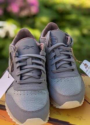 Кроссовки reebok jurassic world classic leather ripple grey hq62539 фото