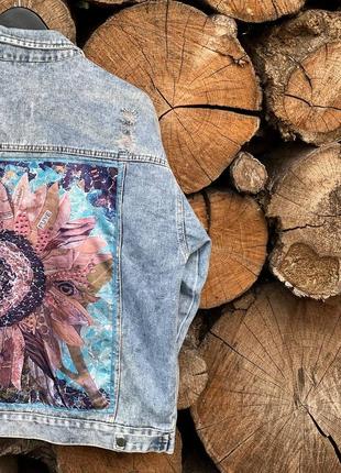 Крутая курточка джинсовка с цветком и стразами 🌟9 фото