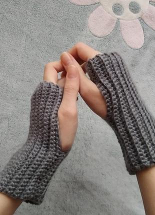Вязаные митенки ручной работы