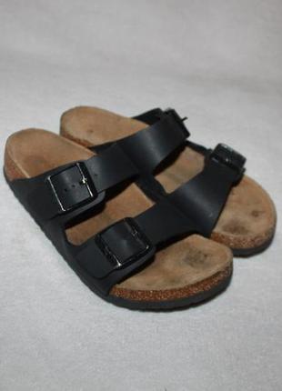 Шльопанці сланці фірми birkenstock 34 розміри за устілкою зазначено 22 см.