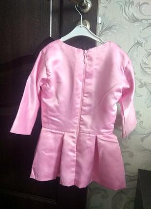 Розовое атласное платье 1-2 года2 фото