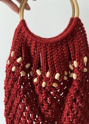 Плетеная красная сумочка авоська с бамбуковыми ручками2 фото