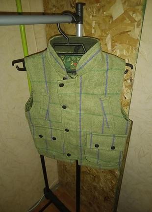 Теплый твидовый жилет