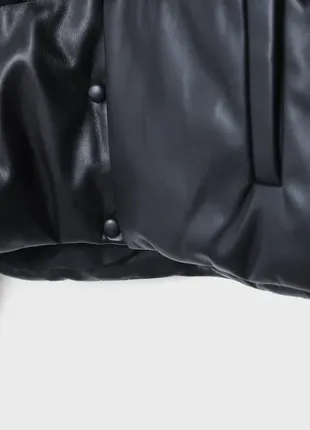 Стеганая куртка из искусственной кожи stradivarius 05742420-и20238 фото