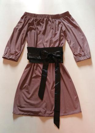 Бежево-розовое платье с черным атласным поясом, размер s2 фото