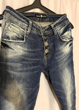 Женские джинсы philipp plein синие с потертостями6 фото