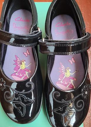 Школьные туфельки фирмы clarks.
