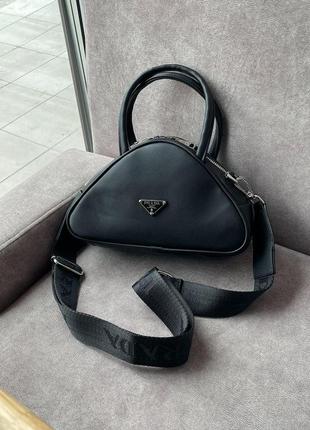 Модна жіноча сумка prada triangle black крос боді прада