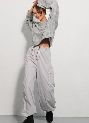 Женские стильные брюки карго с плащевки на резинке4 фото