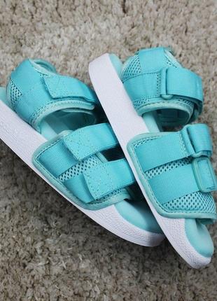 🌴літні сандалі adidas blue white🌴жіночі стильні шльопанці/сланці адідас блакитні2 фото