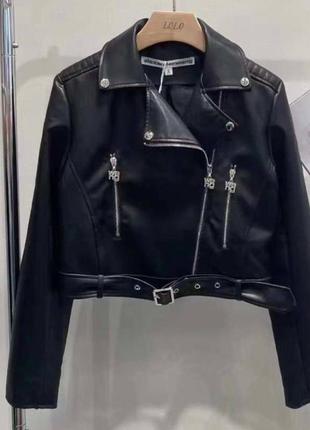 Куртка косуха в стиле wang черная короткая