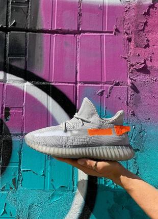 Кроссовки adidas yeezy boost tail light1 фото