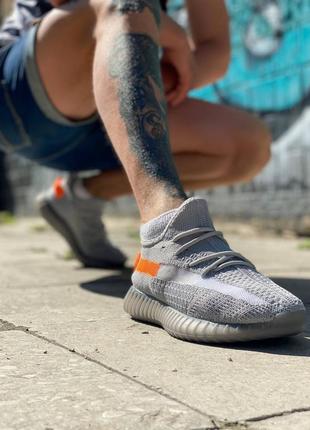 Кроссовки adidas yeezy boost tail light4 фото