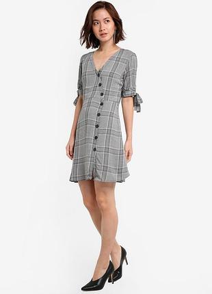 Платье на пуговицах в клетку mango