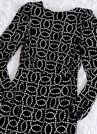 Стильное платье h&m в черно-белых цепочках с открытой спинкой2 фото