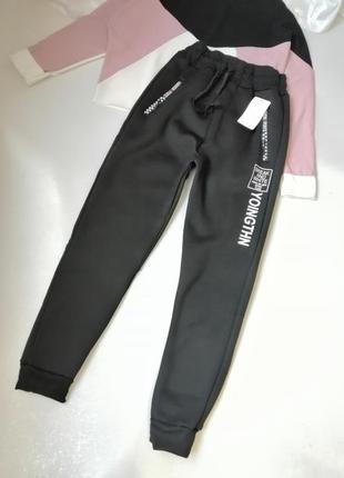 Спортивные прогулочные штаны с надписью на флисе унисекс спортивні прогулянкові штани з написом на ф