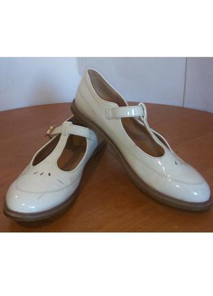 🌟 белые лаковые туфли на низком ходу от sugar n spice, р.37 код w37101 фото