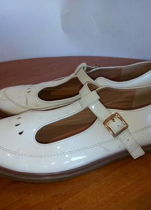 🌟 белые лаковые туфли на низком ходу от sugar n spice, р.37 код w37103 фото