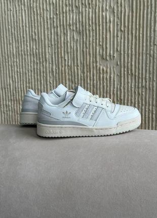 Трендовые кроссовки adidas forum