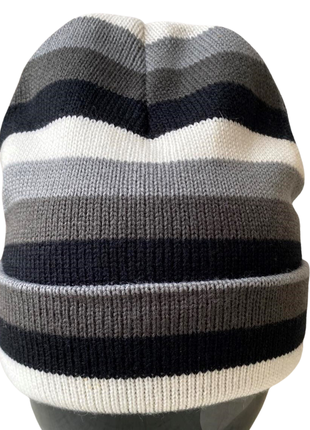 Трендовая шапка в полоску jago бело-черно-серая1 фото