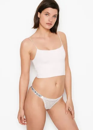 Стринги с камнями трусики со стразами в горошек victoria's secret shine strap thong panty2 фото