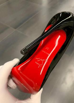 Туфли в стиле louboutin черные лодочки с красной подошвой3 фото