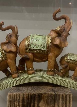 Статуетка слони на $2 фото