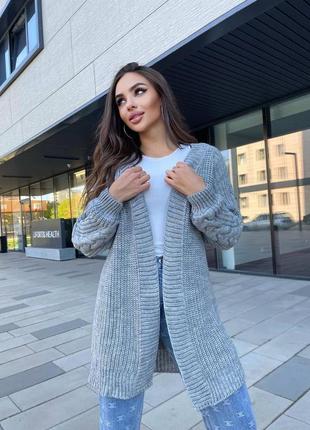 Теплий в'язаний кардиган з візерунком на рукавах