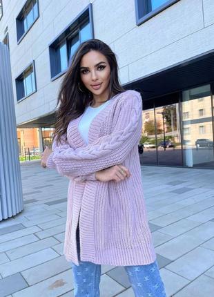 Теплий в'язаний кардиган з візерунком на рукавах