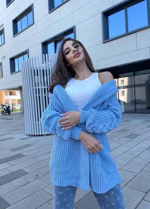 Теплий в'язаний кардиган з візерунком на рукавах