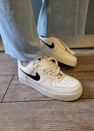 Женские кроссовки молочные nike air force 1 milk