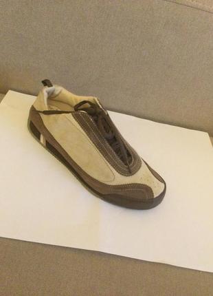 Як нові стильні замшеві кросівки відомого бренду clarks англія