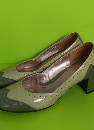 Кожаные оливковые туфли на устойчивом каблуке, 6/392 фото