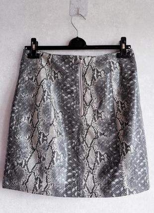 Мини юбка питон с тисненой текстурой4 фото