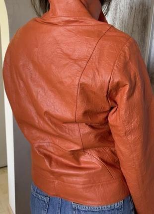 Очень крутая коралловая оранжевая женская кожаная куртка- косуха 100% кожа. является нюанс. м-л.3 фото