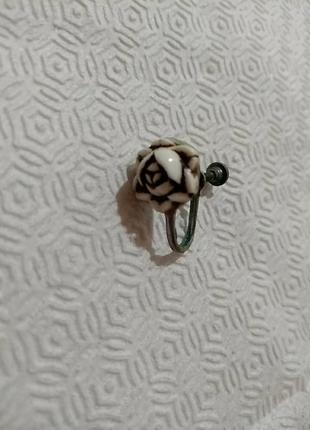 Одиночная клипса из белого винтажного пластика