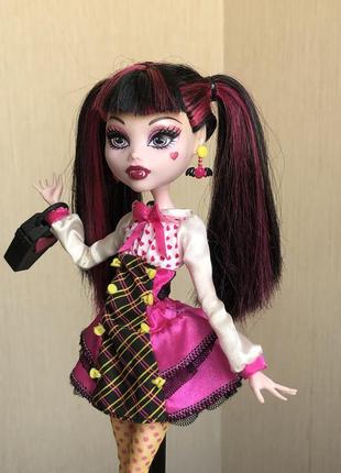 Лялька-боїнура monster high