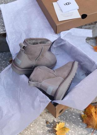 Шикарні жіночі чоботи ugg mini mokko з натуральним хутром /осінь/зима/весна😍10 фото