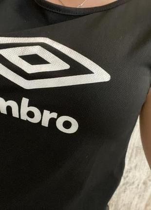 Стильна вкорочена фірмова жіноча футболка топ umbro m