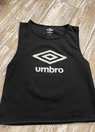Стильна вкорочена фірмова жіноча футболка топ umbro m8 фото