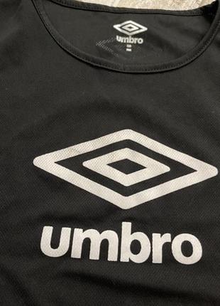 Стильна вкорочена фірмова жіноча футболка топ umbro m9 фото