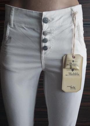 Женские белые джинсы бренда multiblu!2 фото