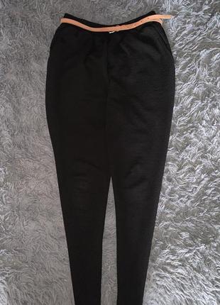 Стильные чёрные женские узкие брюки  monki в рубчик3 фото