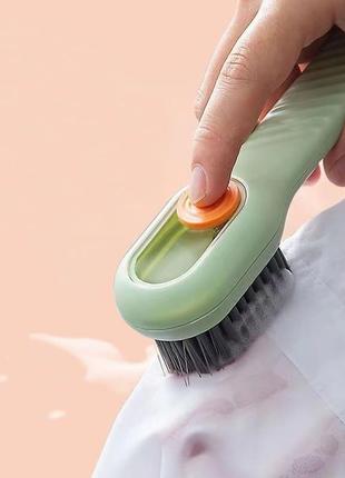 Універсальна щітка з дозатором миючого засобу cleaning brush green7 фото