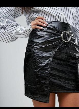 Стильна лакова юбка missguided1 фото