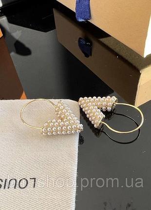 Брендовые серьги с жемчугом майорка в стиле луи витон с логотипом, позолота. люкс качество